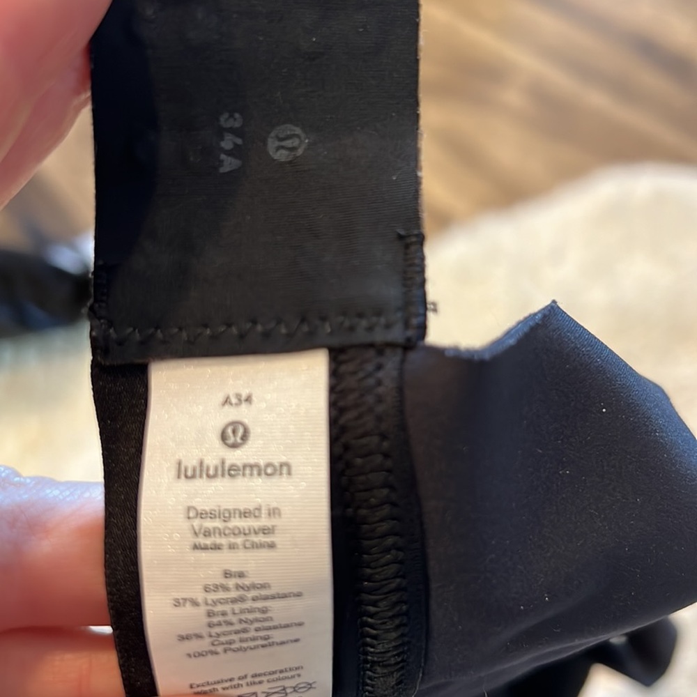 Black Lululemon sports bra size 34 a - Picture 6 of 6